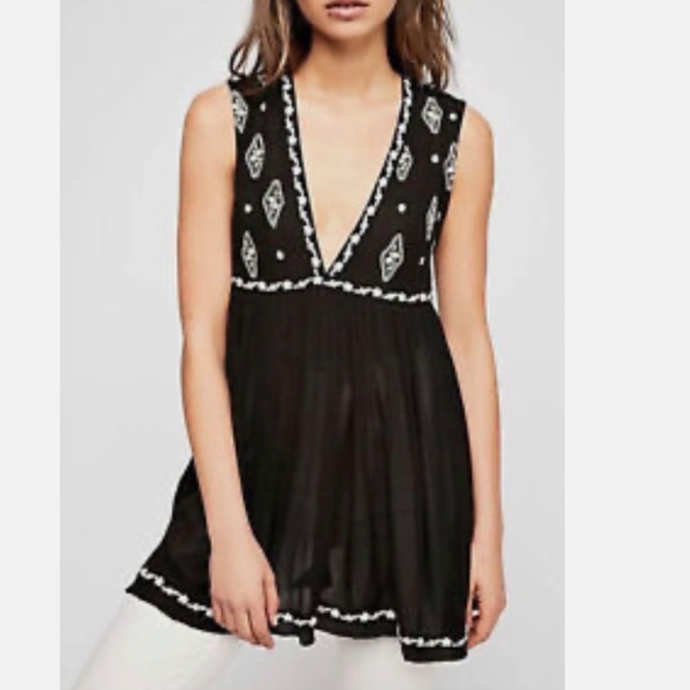 Free People Relaxed Boho Tank Black White Embroidered Top Keyhole Back M - Picture 2 of 8